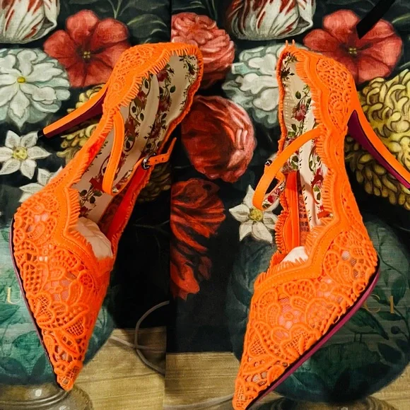 GUCCI Bright VIRGINIA Cotton LACE Pumps With Crystal Buckle NIB Size 37 1/2